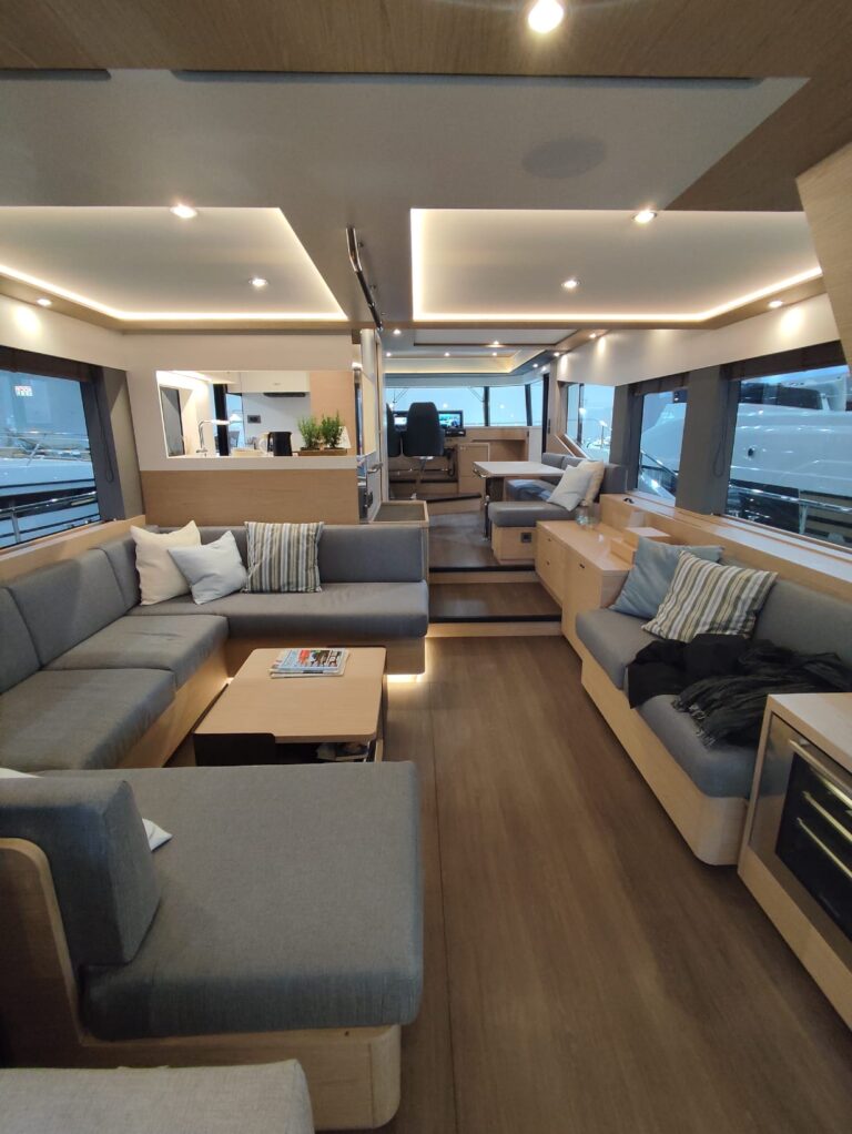BENETEAU GRAND TRAWLER 62GT INTERIOR