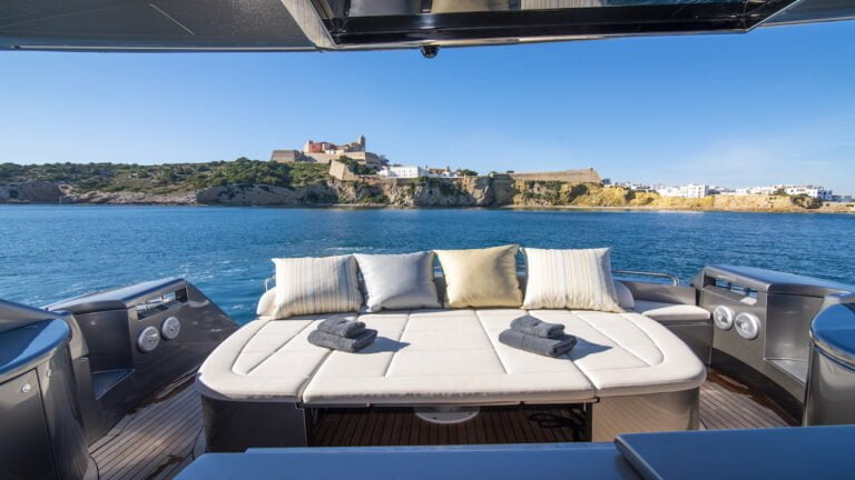 Pershing 62