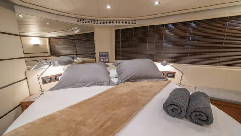 Pershing 62 Interior