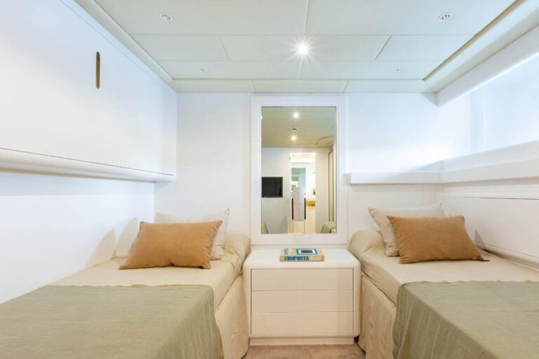 MANGUSTA 108 Bedroom