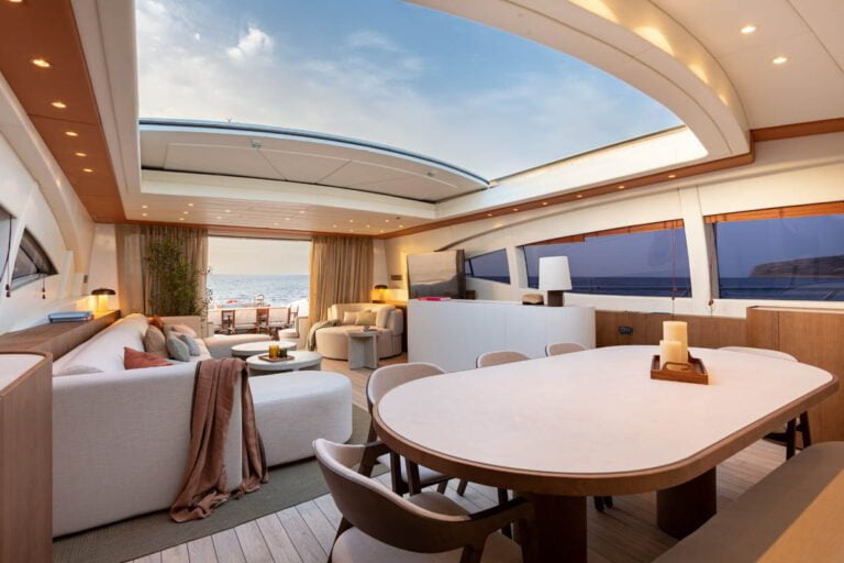 Mangusta 108 Interior