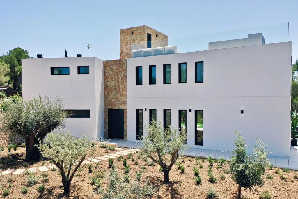 luxury yacht charter in ibiza