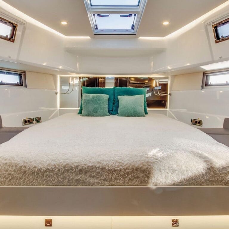 Copia de fjord-48-globalyachtingibiza-camarote-800x800