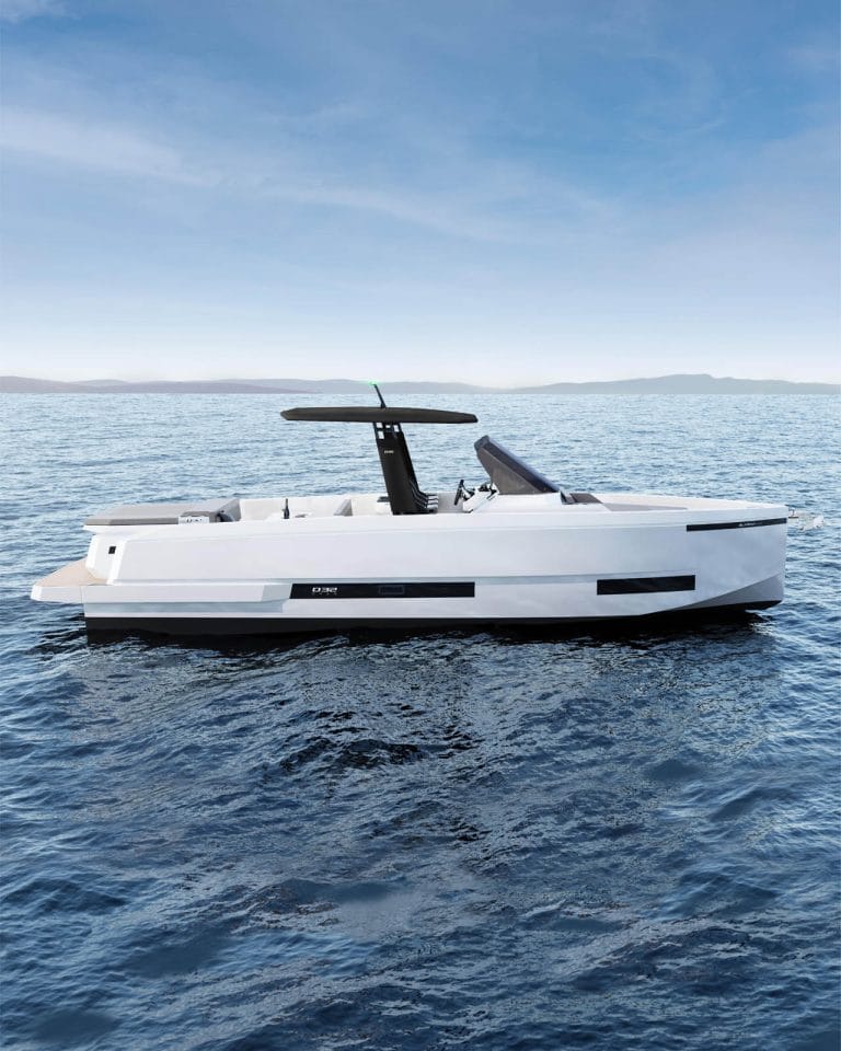 DeAntonio Yachts D32 Toretto NEW 2024 Charter Ibiza www.deantonioyachtsibiza.com IBIZA CHARTER 3