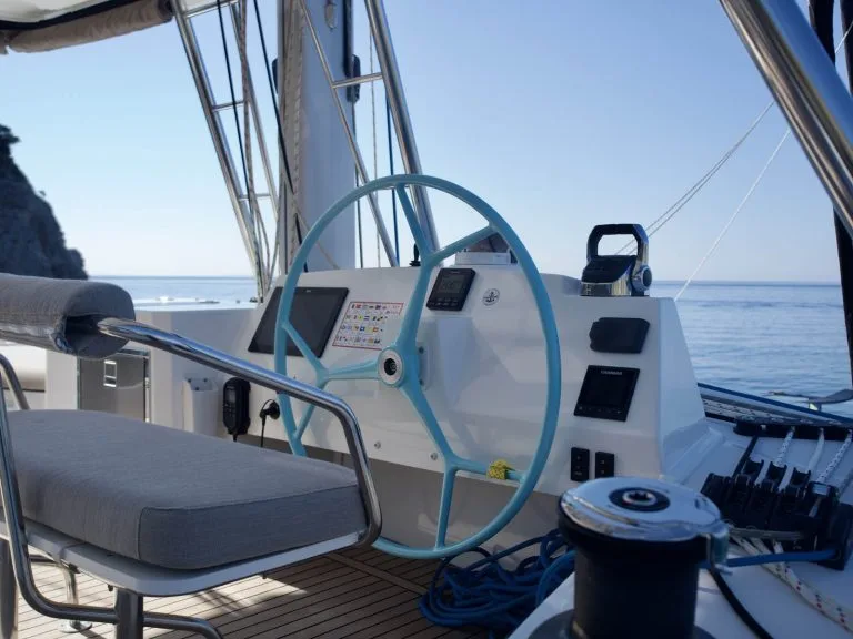 Helm station on flybridge