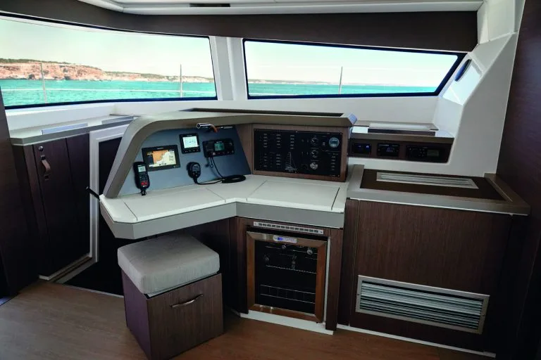 Steering station