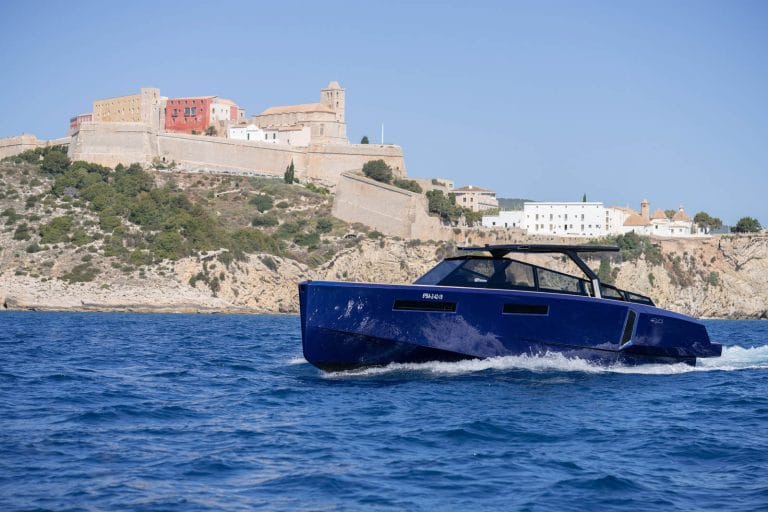 Evo-43-Naia-Yacht-Ibiza-Design-Boat-Rental-Barcoibiza-8