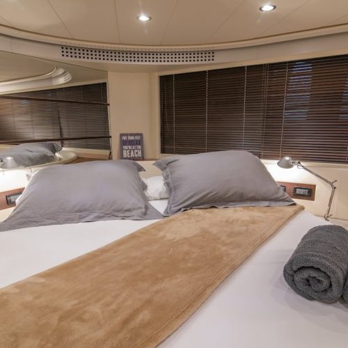  Pershing 62 Interior