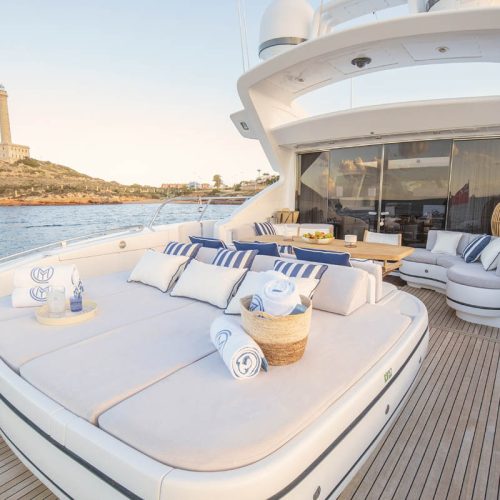 MANGUSTA 92 Exterior