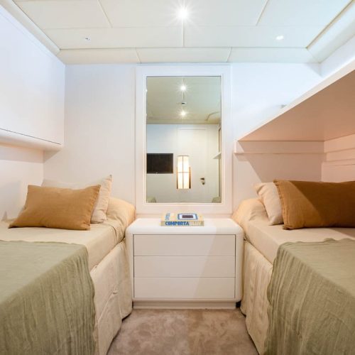 MANGUSTA 108 Interior