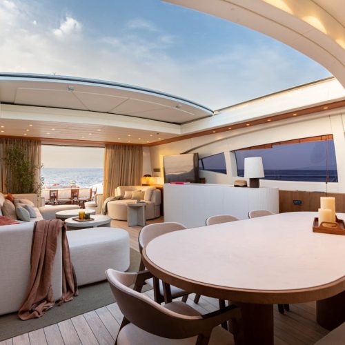 Mangusta 108 Interior